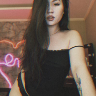 Molly_Moor naked stripping on cam for live sex video chat