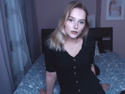MonicaDreamy naked stripping on cam for live sex video chat
