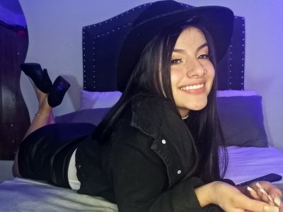 moon_back naked stripping on cam for live sex video chat