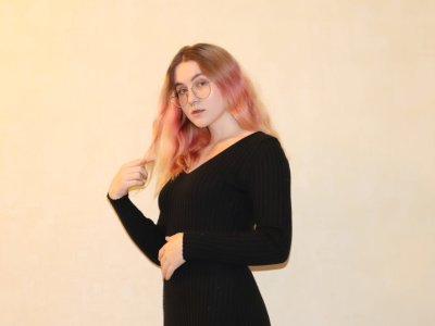 MoonxPink naked stripping on cam for live sex video chat