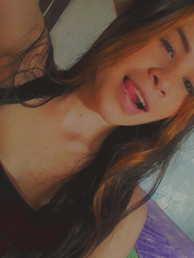 naimamonroe_ naked stripping on cam for live sex video chat