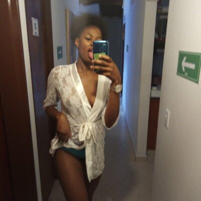 nairobi_ebony naked stripping on cam for live sex video chat