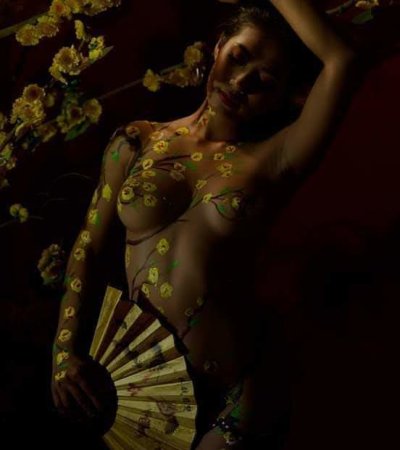 Naked_like_the_moon naked stripping on cam for live sex video chat