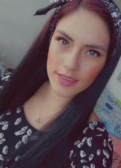 _naomi_jones naked stripping on cam for live sex video chat