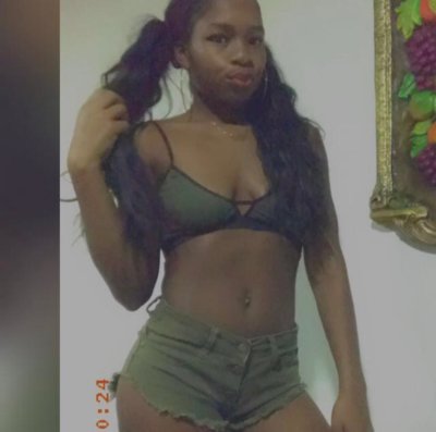 NAOMI_RH naked stripping on cam for live sex video chat