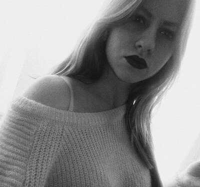 NastassiaCat naked stripping on cam for live sex video chat