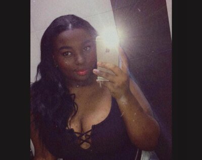 Nia_ebonny naked stripping on cam for live sex video chat
