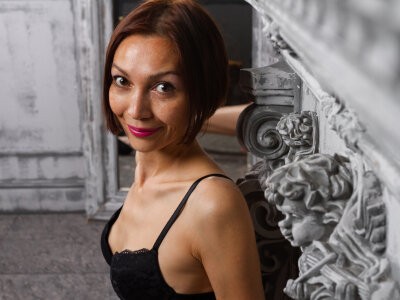 NicoleDevlin naked stripping on cam for live sex video chat