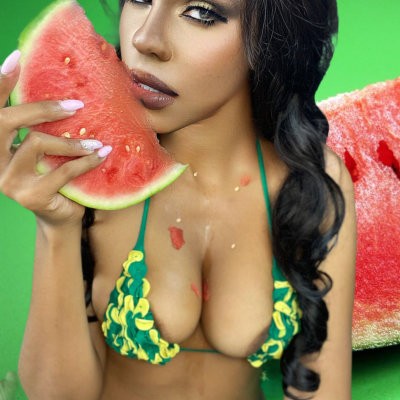 NicoleKnight naked stripping on cam for live sex video chat