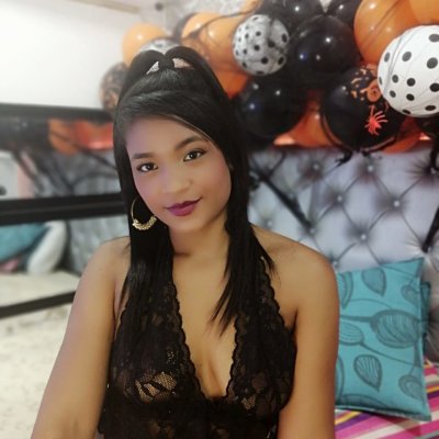 nicoll_silver naked stripping on cam for live sex video chat