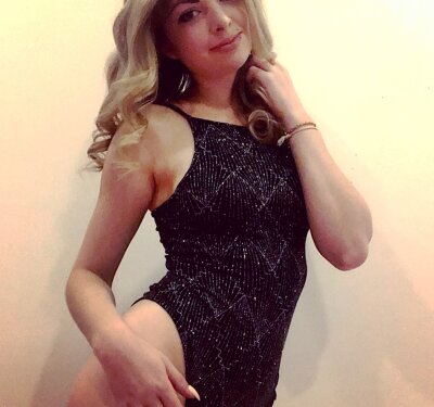 Night_Quinn naked stripping on cam for live sex video chat