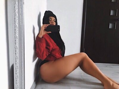 Nika_supergirl naked stripping on cam for live sex video chat