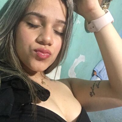 Nikki_Banksi naked stripping on cam for live sex video chat
