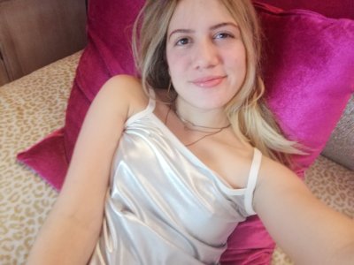 nina_pink naked stripping on cam for live sex video chat