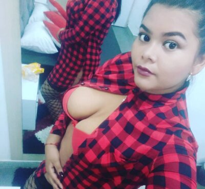 Ntacha_Winklar naked stripping on cam for live sex video chat