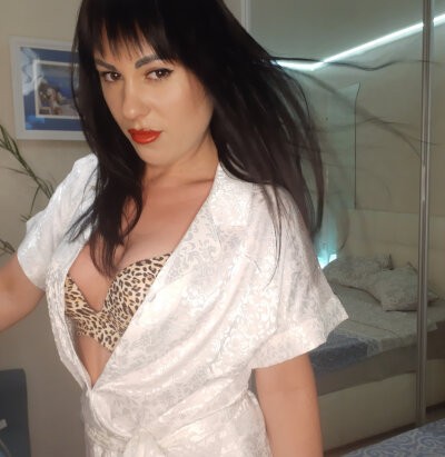 olea1111 naked stripping on cam for live sex video chat