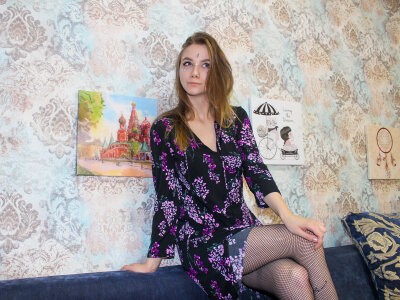 Olivia_Parkinson naked stripping on cam for live sex video chat