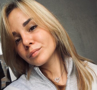 PAIGEE_MARI naked stripping on cam for live sex video chat