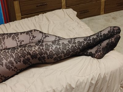 PaleVenga naked stripping on cam for live sex video chat