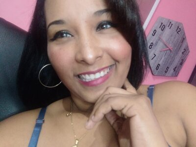 paola_ih naked stripping on cam for live sex video chat
