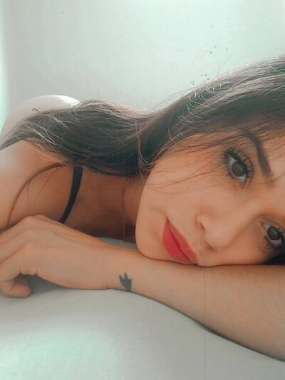 pau_cute naked stripping on cam for live sex video chat