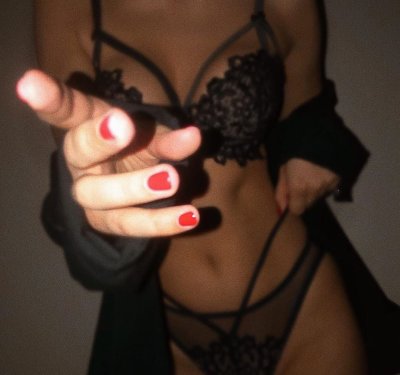 Peach_poison naked stripping on cam for live sex video chat