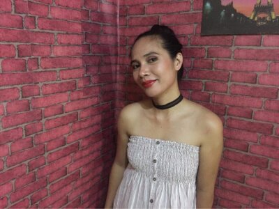 Prettyrhodz1 naked stripping on cam for live sex video chat