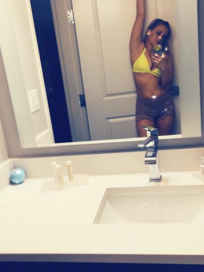 PrincessPeach69 naked stripping on cam for live sex video chat