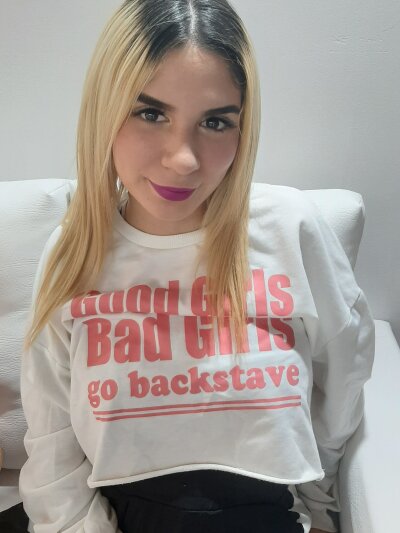 PUT_ME_ON naked stripping on cam for live sex video chat
