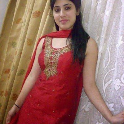 Queen_rubi naked stripping on cam for live sex video chat