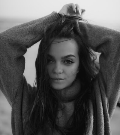 QuennEvaa naked stripping on cam for live sex video chat