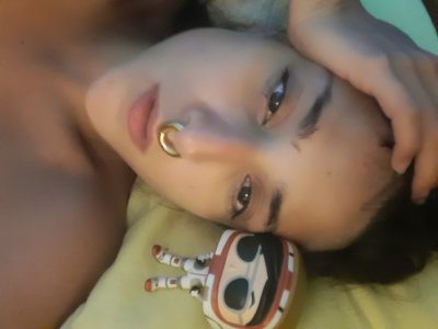Rainbowdust naked stripping on cam for live sex video chat