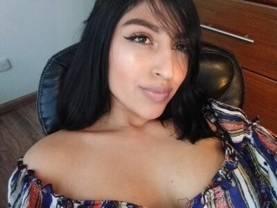 Rainbowmommy_x2 naked stripping on cam for live sex video chat