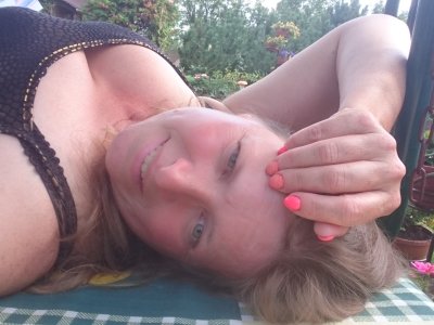 Rasinka naked stripping on cam for live sex video chat