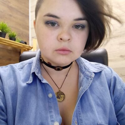 Raydirin naked stripping on cam for live sex video chat