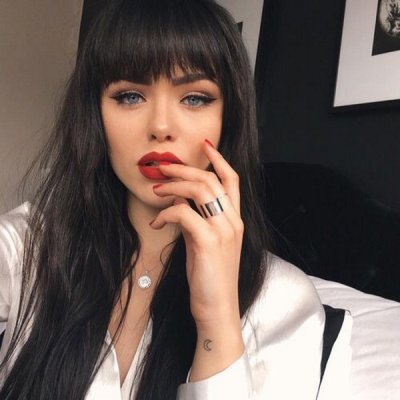 Reginasmilee naked stripping on cam for live sex video chat
