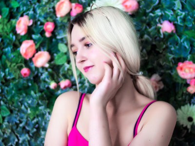 RinaStreams naked stripping on cam for live sex video chat
