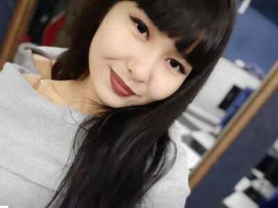 riota_ naked stripping on cam for live sex video chat