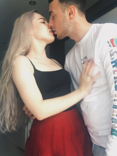 Robert_Rose naked stripping on cam for live sex video chat