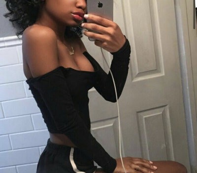 RobynHarlow naked stripping on cam for live sex video chat