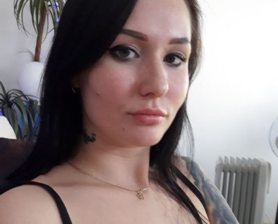 Roxy_Diamond naked stripping on cam for live sex video chat