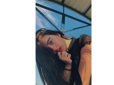 RoxyNessyA naked stripping on cam for live sex video chat