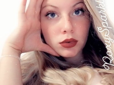 RoxySparkle1 naked stripping on cam for live sex video chat