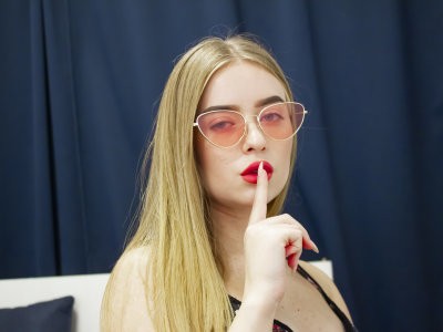 Rubby_Kelso naked stripping on cam for live sex video chat