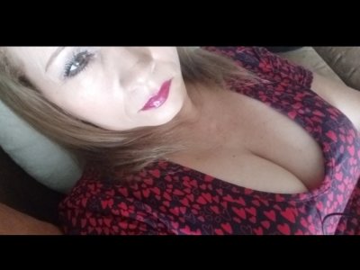 Rubi_Milf naked stripping on cam for live sex video chat