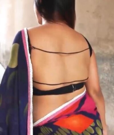 Saira_SIRI naked stripping on cam for live sex video chat