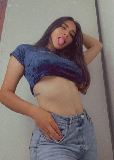 samantha004 naked stripping on cam for live sex video chat