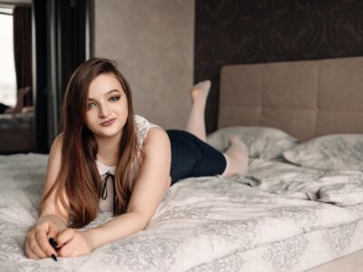 SamanthaRoot naked stripping on cam for live sex video chat