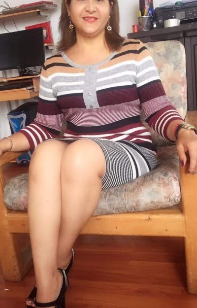 samiraclark naked stripping on cam for live sex video chat