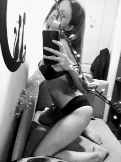 Sandra_Redhead naked stripping on cam for live sex video chat